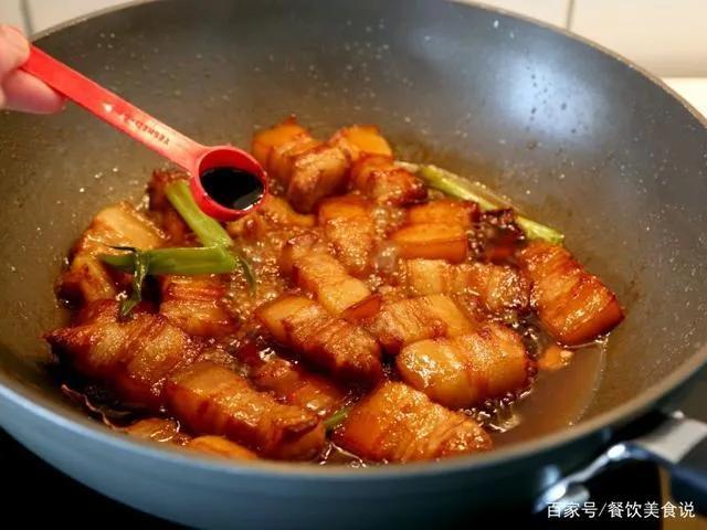 电饭锅炖红烧肉的做法大全（红烧肉的做法大全视频）