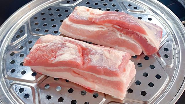 五花肉怎么做好吃红烧肉的做法视频（土豆五花肉怎么做好吃红烧肉的做法）